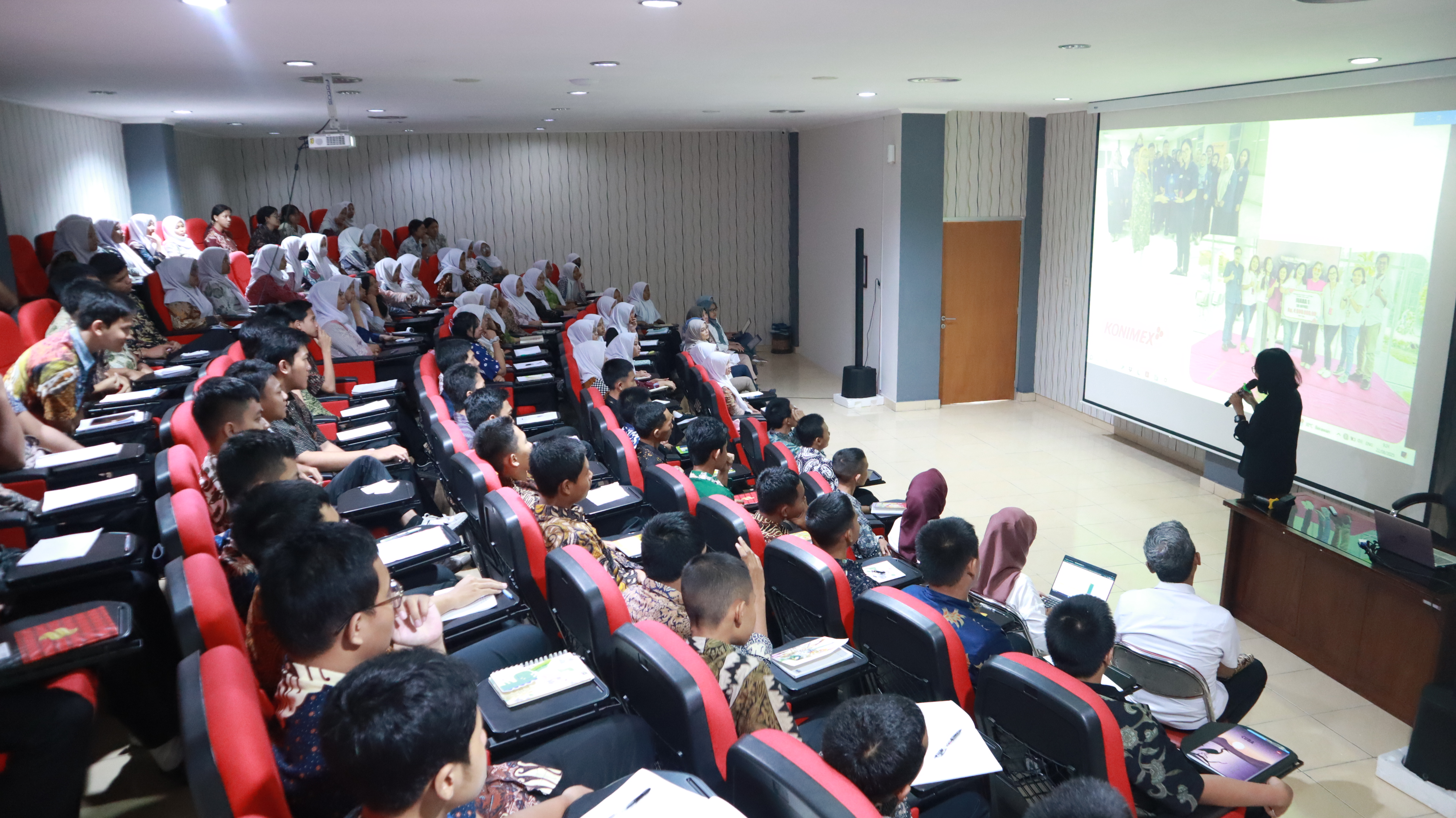 Praktisi Industri PT Konimex Pharmaceutical Laboratories